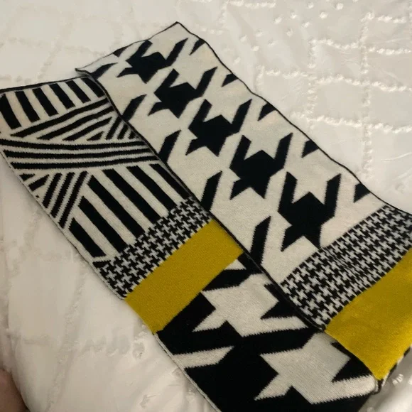 Green Thomas Merino Lambswool Scarf 🧣🤍 - Picture 10 of 11